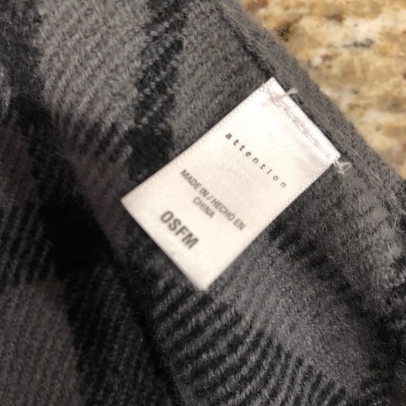 Attention Plaid Shawl/Poncho with Tassels - Picture 5 of 8